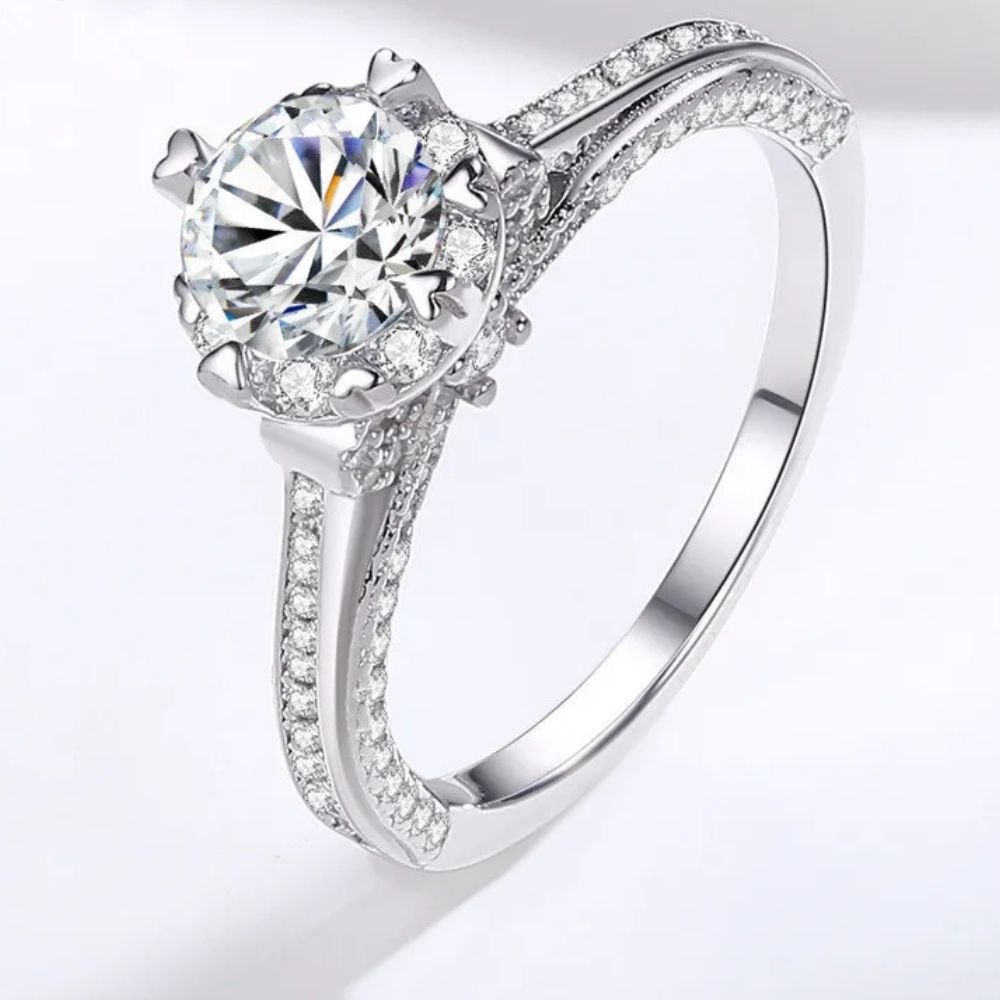 Knotenring aus S925-Silber mit 1 Karat Moissanit und