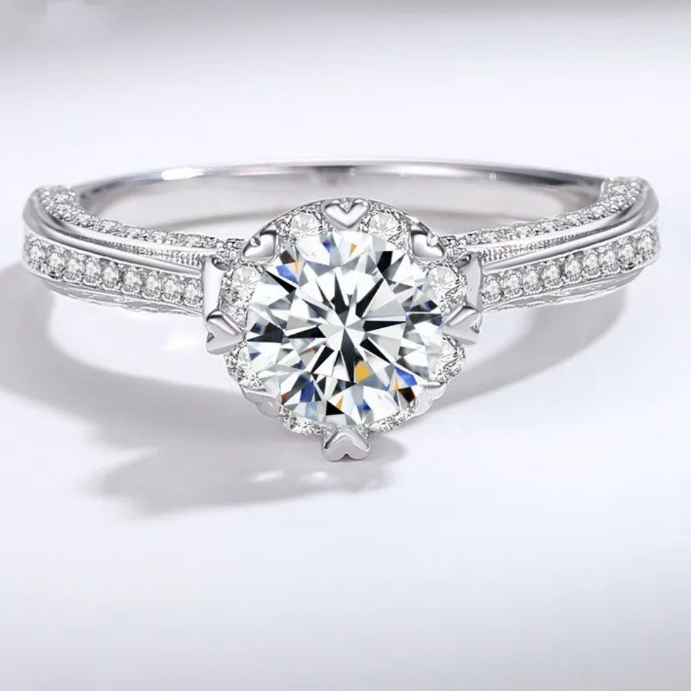Knotenring aus S925-Silber mit 1 Karat Moissanit und