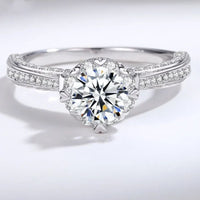 Knotenring aus S925-Silber mit 1 Karat Moissanit und