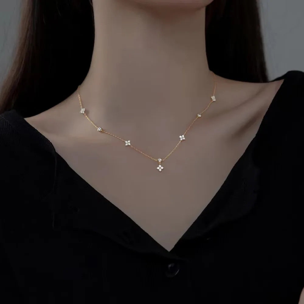 <tc>Vierblättriges Blumenarmband mit Zirkon</tc>